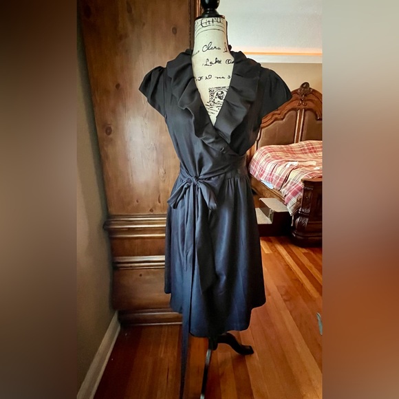 Elegant Black Wrap Dress 👗 - Picture 1 of 7